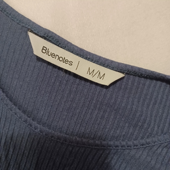 4/$40 Blue Ribbed Cold-Shoulder Tee - Size Medium - Picture 8 of 9